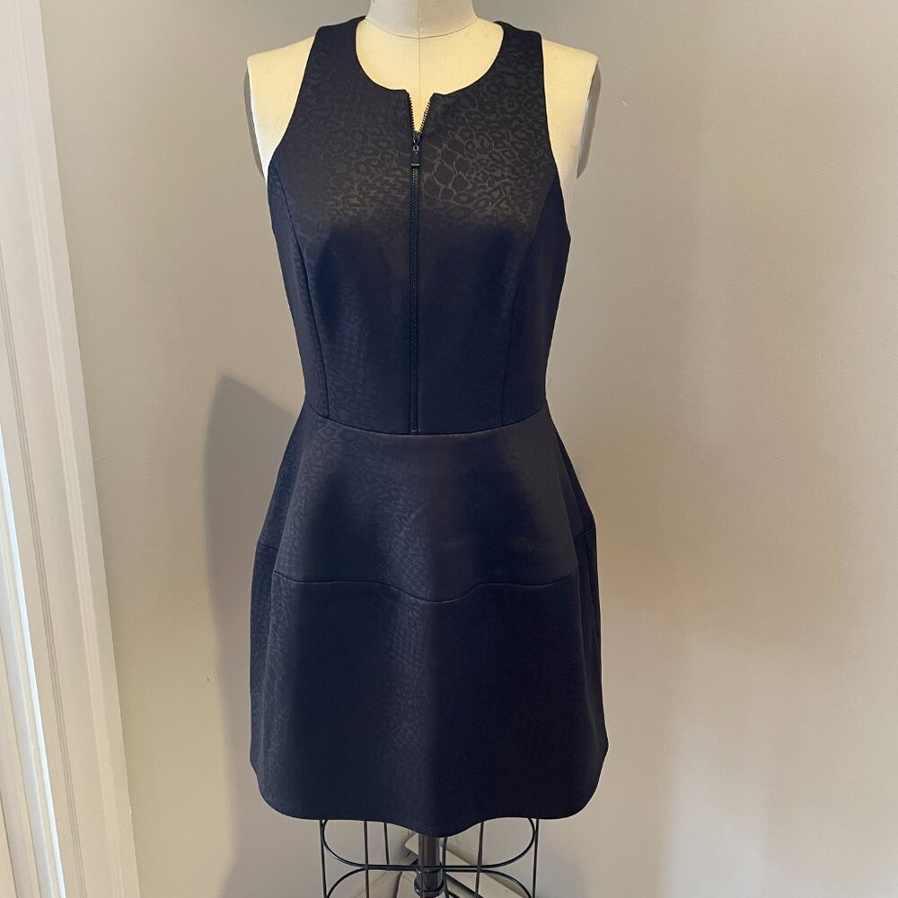 Laundry by Shelli Segal, Size 6, Black Zip A-line Dress.